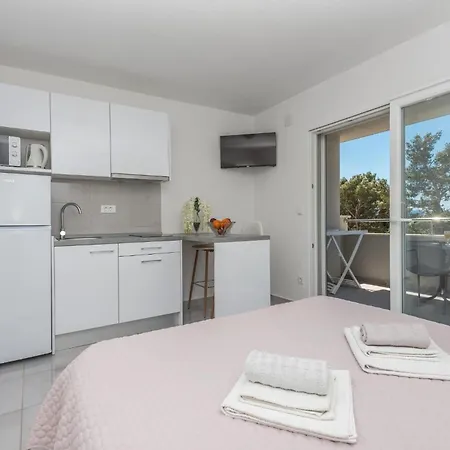 Apartman By The Sea - 20923 Makarska